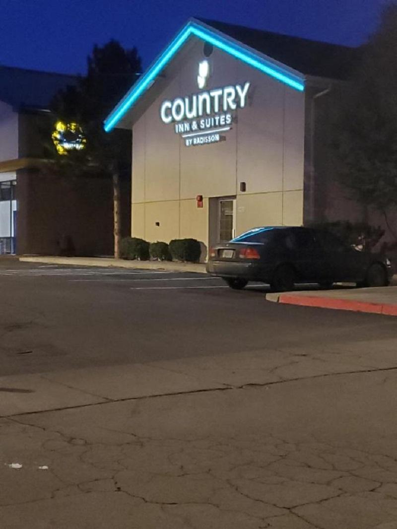Country Inn & Suites By Radisson, Bend, Or Екстер'єр фото